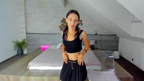Snapshot of skinnystar_ chatting on 19, 9, 2025 Julia online show from 19, 9, 2025