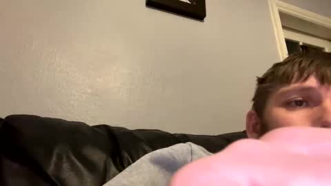 Snapshot of skuzzy25 chatting on 4, 1, 2025 skuzzy25 online show from 4, 1, 2025