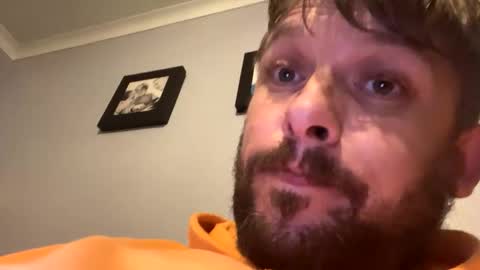 Snapshot of skuzzy25 chatting on 4, 10, 2025 skuzzy25 online show from 4, 10, 2025