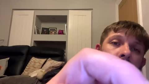 skuzzy25 online show from 18, 4, 2026