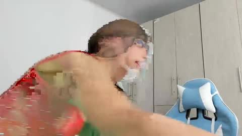 Snapshot of sky_fall1 chatting on 4, 2, 2025 Valeria online show from 4, 2, 2025