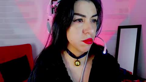 Snapshot of sky_girl1 chatting on 21, 10, 2025 Mile online show from 21, 10, 2025