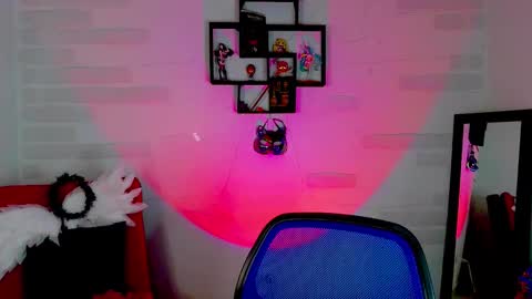 Snapshot of sky_girl1 chatting on 6, 11, 2025 Mile online show from 6, 11, 2025