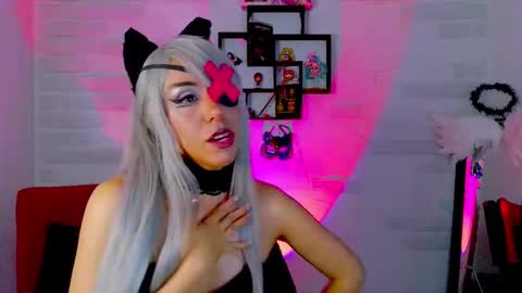 Snapshot of sky_girl1 chatting on 15, 11, 2025 Mile online show from 15, 11, 2025