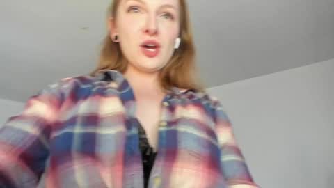 Snapshot of skyewatson chatting on 3, 1, 2025 Skye Watson online show from 3, 1, 2025