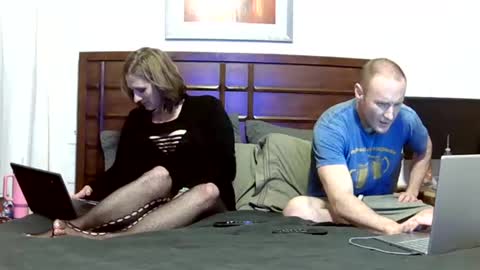 Skyler Lo online show from 22, 12, 2025