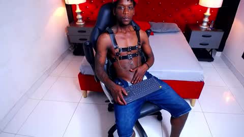 SKYLERBIGXXX online show from 17, 10, 2025