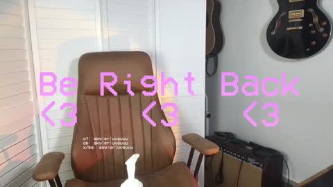 skylerluvsuuu online show from 3, 1, 2025