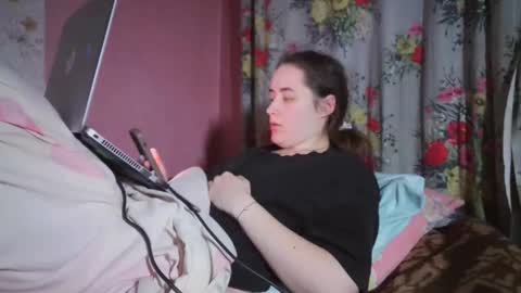 skyressie333 online show from 9, 12, 2024