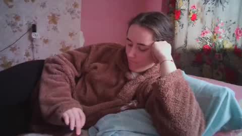 skyressie333 online show from 16, 12, 2024