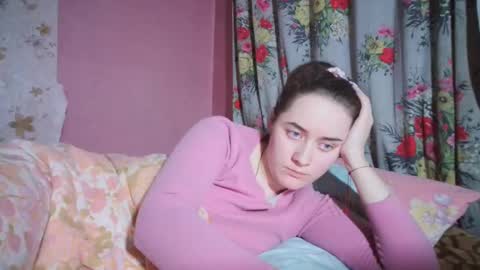 skyressie333 online show from 17, 12, 2024