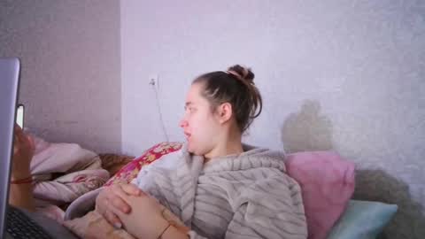 skyressie333 online show from 9, 2, 2025