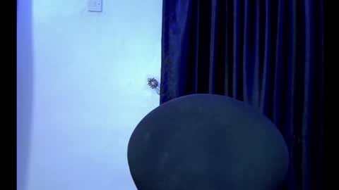 Snapshot of slim_petitqueen chatting on 6, 11, 2025 Alice online show from 6, 11, 2025