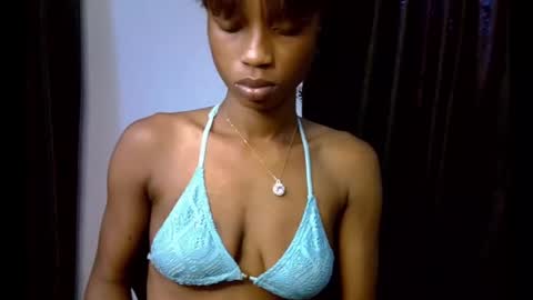 Snapshot of slim_petitqueen chatting on 14, 11, 2025 Alice online show from 14, 11, 2025