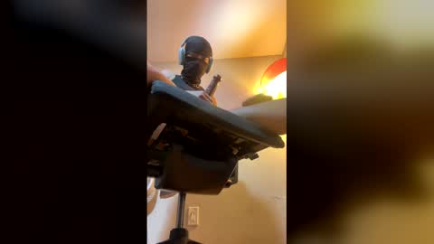 Snapshot of slimsjim86 chatting on 3, 12, 2025 slimsjim86 online show from 3, 12, 2025