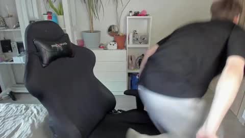 Mila online show from 4, 3, 2025