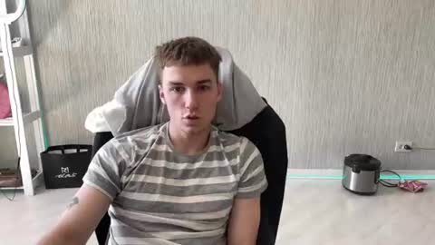 Snapshot of slippery_baby chatting on 23, 6, 2026 Mila online show from 23, 6, 2026