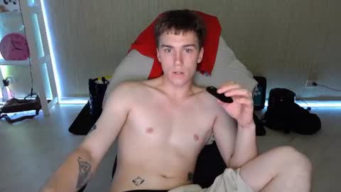 Snapshot of slippery_baby chatting on 13, 7, 2026 Mila online show from 13, 7, 2026