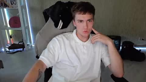 Snapshot of slippery_baby chatting on 17, 7, 2026 Mila online show from 17, 7, 2026