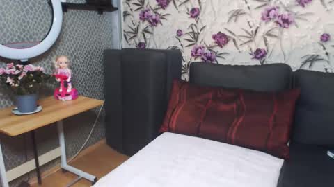 slutihmami online show from 24, 3, 2026