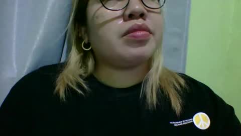 Snapshot of small_boobs59 chatting on 2, 11, 2025 Lovewella online show from 2, 11, 2025