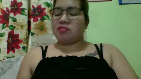 Snapshot of small_boobs59 chatting on 12, 11, 2025 Lovewella online show from 12, 11, 2025