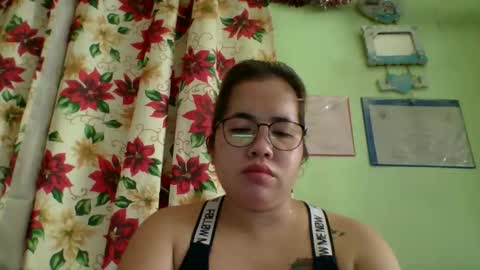 Snapshot of small_boobs59 chatting on 18, 11, 2025 Lovewella online show from 18, 11, 2025