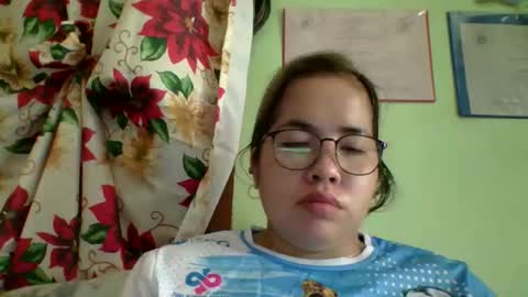 Snapshot of small_boobs59 chatting on 23, 11, 2025 Lovewella online show from 23, 11, 2025