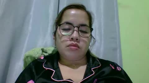 Snapshot of small_boobs59 chatting on 18, 12, 2025 Lovewella online show from 18, 12, 2025