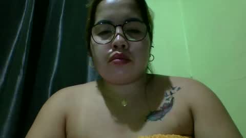 Snapshot of small_boobs59 chatting on 27, 4, 2026 Lovewella online show from 27, 4, 2026