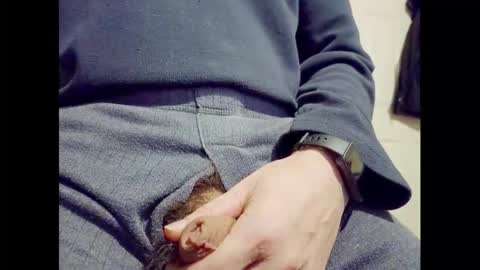 Snapshot of smallhairyuncut chatting on 19, 11, 2025 Small Hairy Uncut online show from 19, 11, 2025