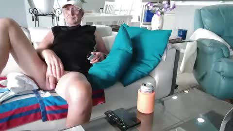 Snapshot of smallpenisbigtongue chatting on 27, 4, 2026 Daddy online show from 27, 4, 2026