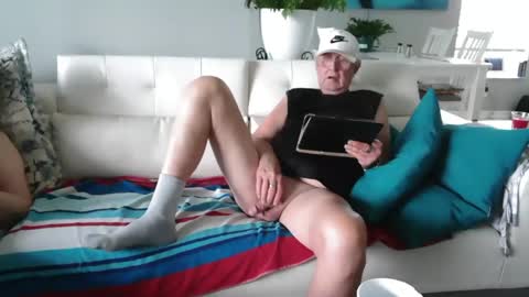 Snapshot of smallpenisbigtongue chatting on 28, 5, 2026 Daddy online show from 28, 5, 2026