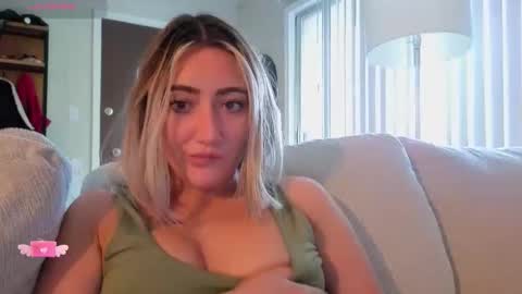 Snapshot of smexy_bun chatting on 29, 4, 2026 Smexy online show from 29, 4, 2026
