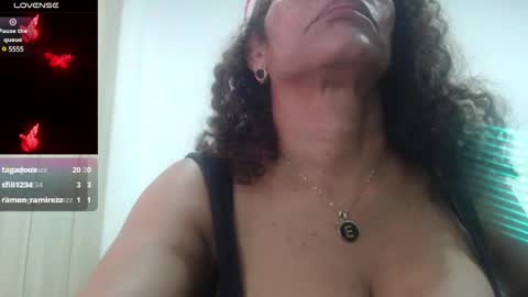 Snapshot of smilet_milf chatting on 30, 12, 2024 Smileth online show from 30, 12, 2024