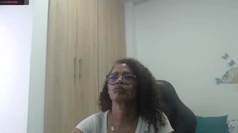 Snapshot of smilet_milf chatting on 31, 1, 2025 Smileth online show from 31, 1, 2025
