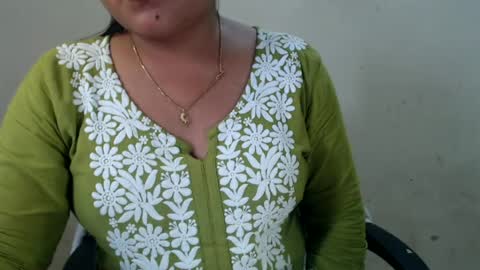 Snapshot of smiley_queen99 chatting on 16, 7, 2026 smiley online show from 16, 7, 2026