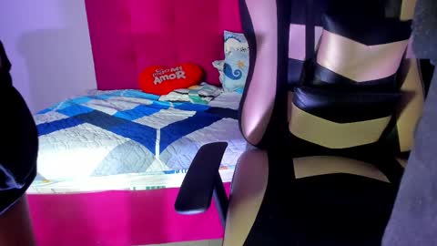 smith_taylor7 online show from 28, 12, 2024