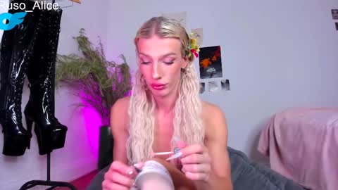 Snapshot of sn0wcat chatting on 11, 3, 2025 online show from 11, 3, 2025