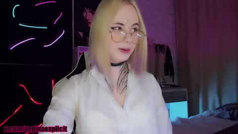 Snapshot of snake_bites chatting on 13, 11, 2025 Reeginaaaaa online show from 13, 11, 2025