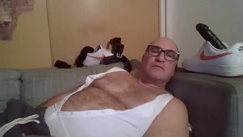 Snapshot of sneakerboy18 chatting on 23, 1, 2025 sneakerboy18 online show from 23, 1, 2025