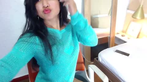 Snapshot of sneakyy_fantasy chatting on 19, 12, 2024 Hellen online show from 19, 12, 2024