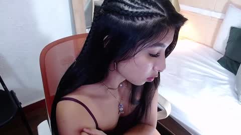 Snapshot of sneakyy_fantasy chatting on 3, 1, 2025 Hellen online show from 3, 1, 2025