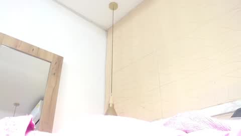 Snapshot of sneakyy_fantasy chatting on 4, 1, 2025 Hellen online show from 4, 1, 2025