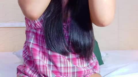 Snapshot of sneakyy_fantasy chatting on 27, 2, 2025 Hellen online show from 27, 2, 2025