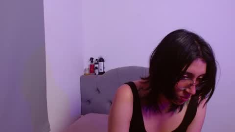 IG     OF red moonn online show from 18, 2, 2025