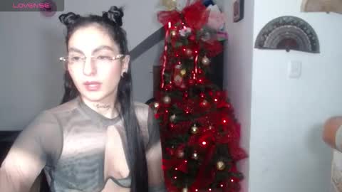 snow_sweet online show from 5, 12, 2025