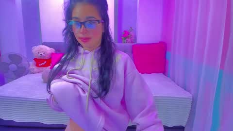 Snapshot of soffi_roberts chatting on 7, 3, 2025 sofiia online show from 7, 3, 2025
