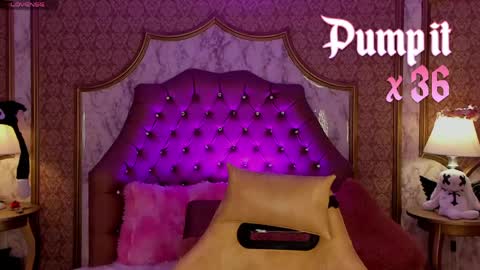 Snapshot of soffiqueen chatting on 17, 4, 2026 Schedule 1400 - 2100 gtm-5 online show from 17, 4, 2026