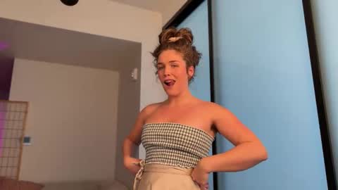 Snapshot of sofftrose chatting on 11, 11, 2025 Julia online show from 11, 11, 2025